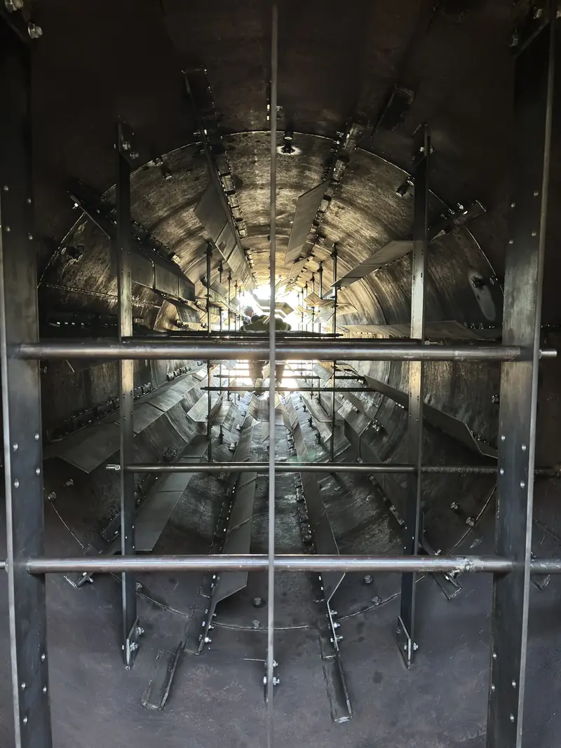 Interno di un manufatto metallico durante le lavorazioni